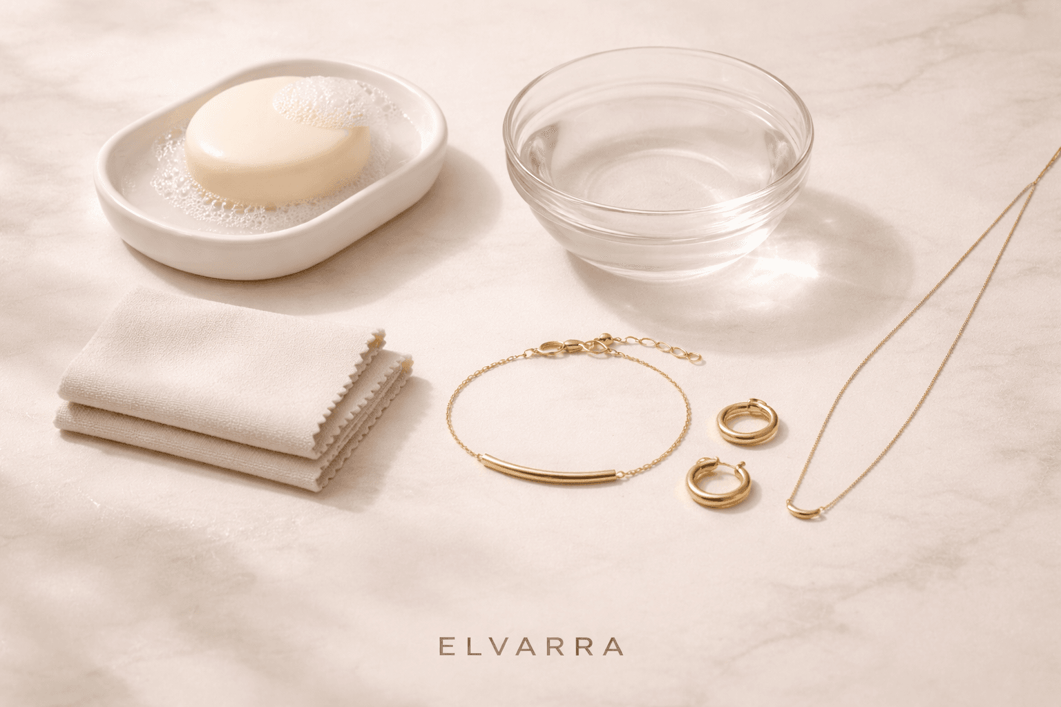 Cleaning anti-tarnish jewellery with mild soap and microfiber cloth