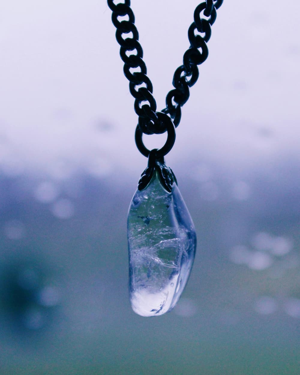 Delicate minimal necklaces from Elvarra